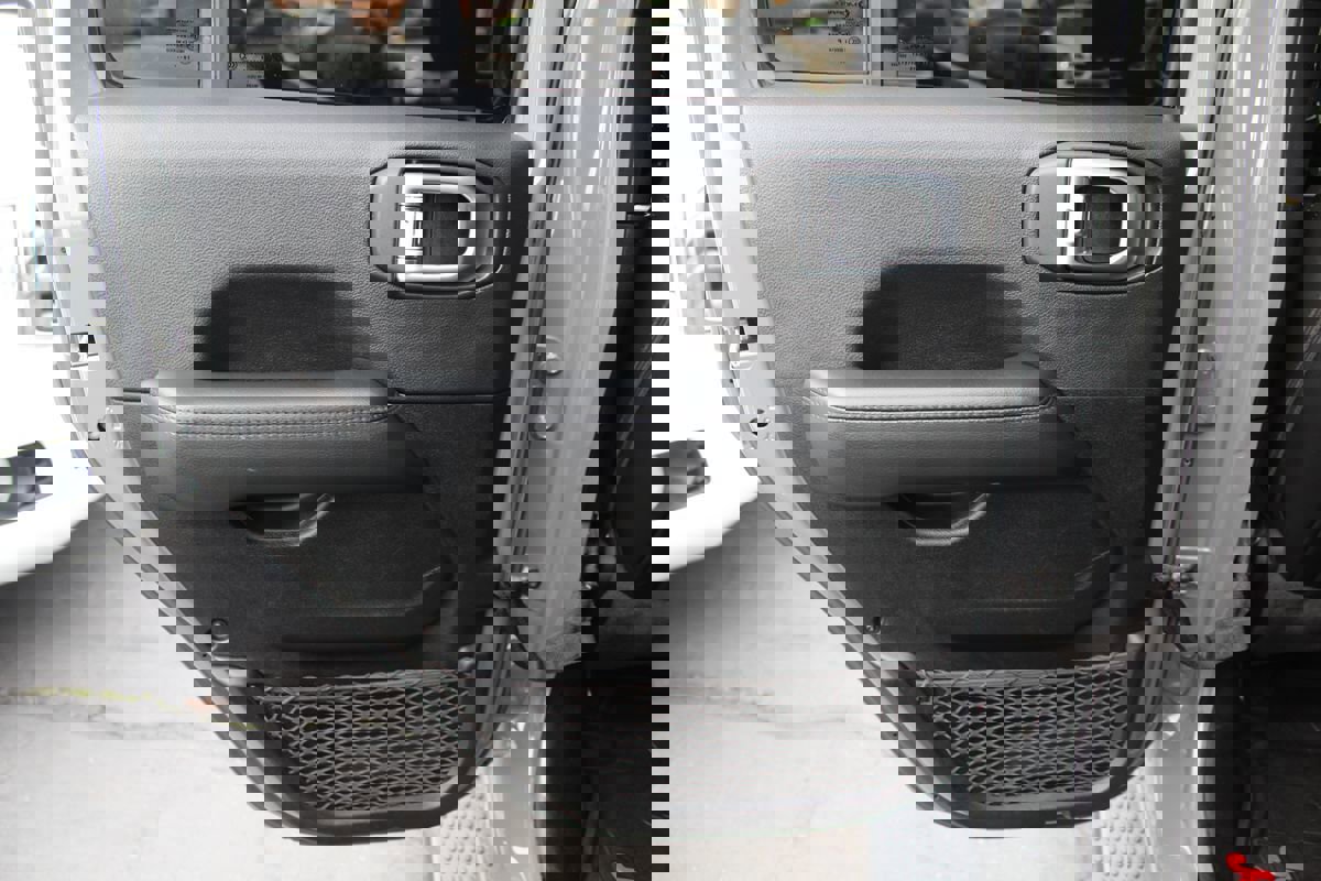 Used 2020 Jeep Wrangler Unlimited Sahara image 22