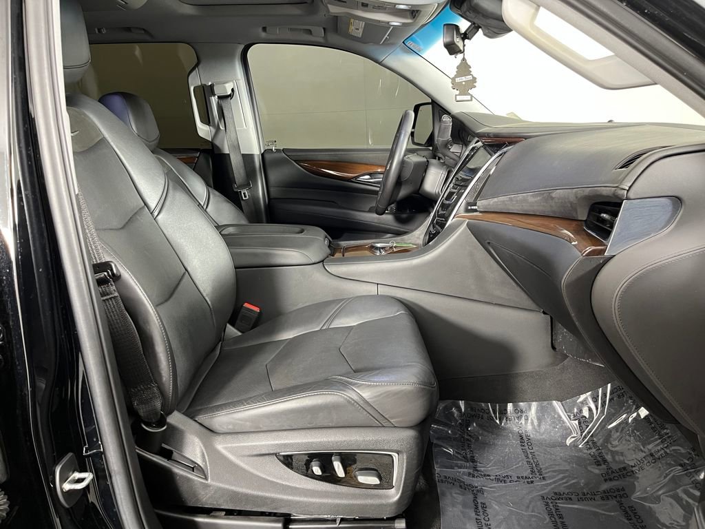 Used 2020 Cadillac Escalade Premium Luxury image 17