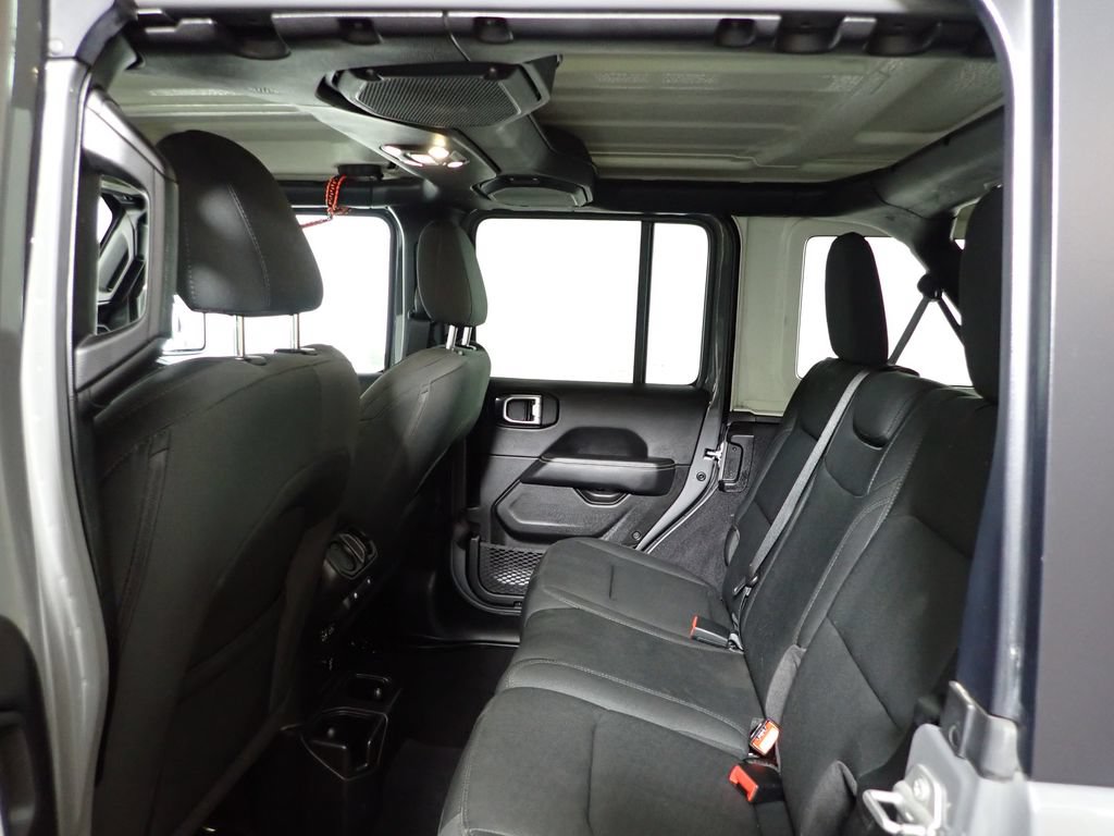 Used 2022 Jeep Wrangler Unlimited Sahara AWD/4WD image 33