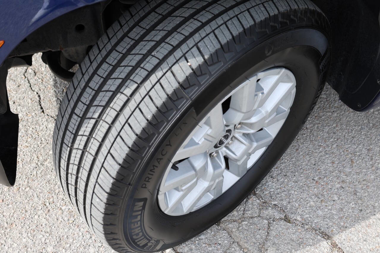 Used 2022 Nissan Frontier SV image 25