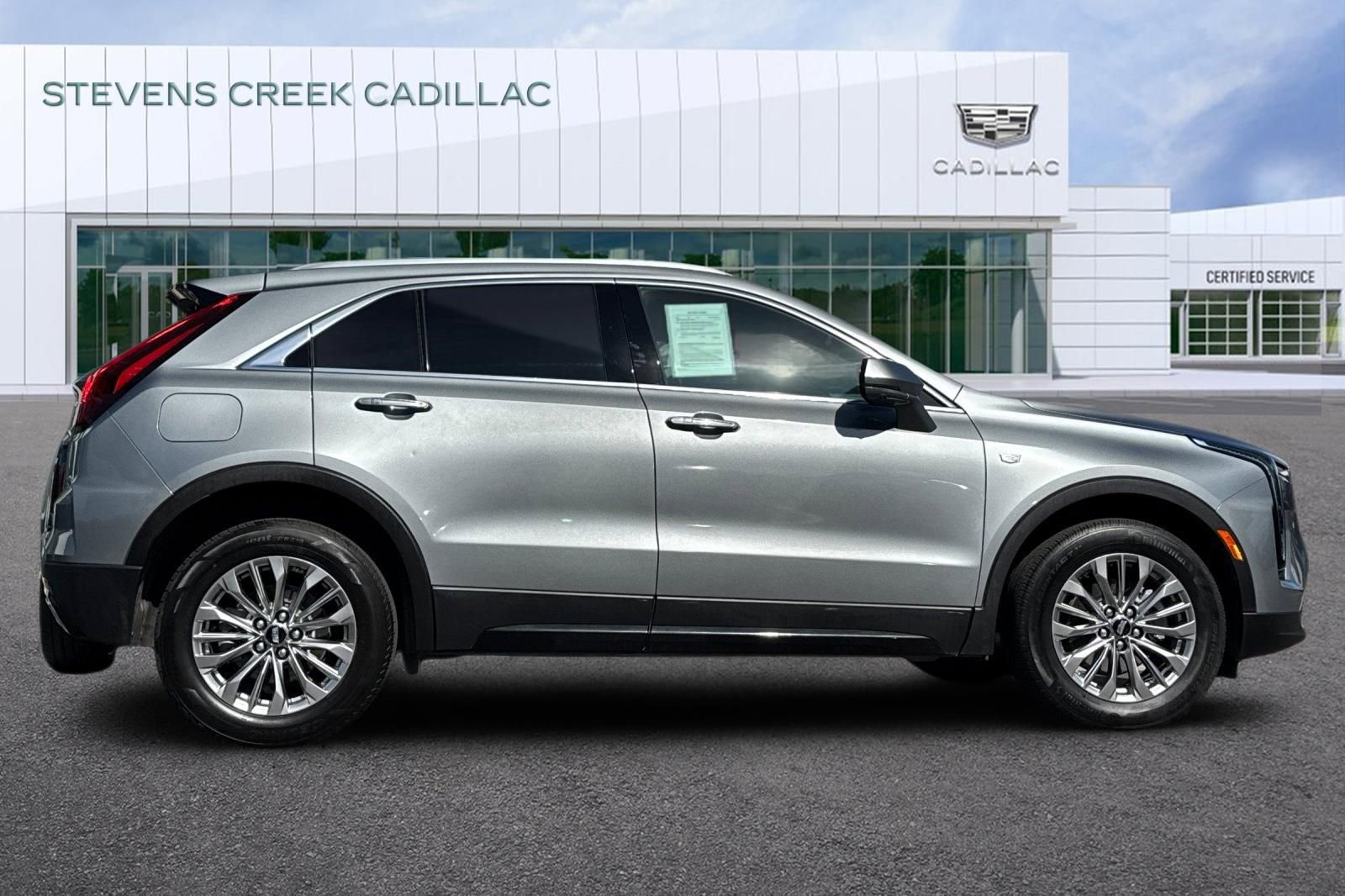 Certified 2025 Cadillac XT4 Premium Luxury image 2