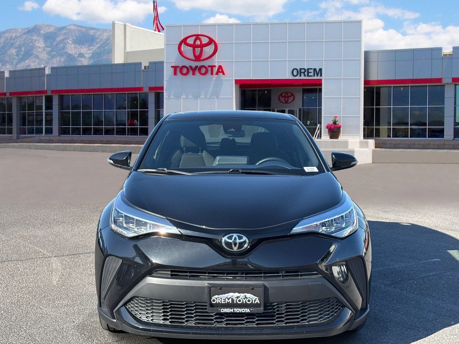 Used 2021 Toyota C-HR XLE FWD video 2