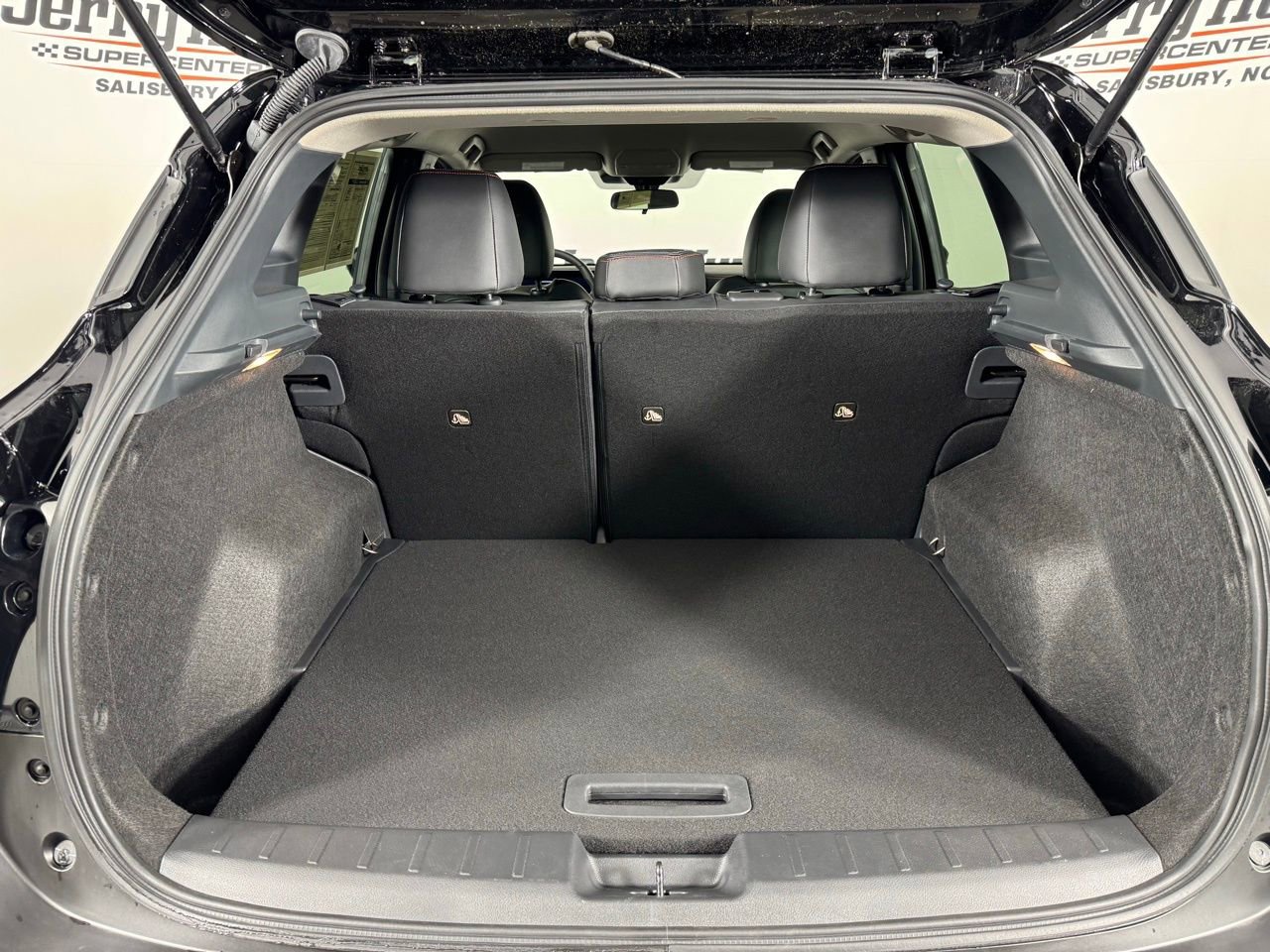 Used 2025 Nissan Kicks SR FWD image 36