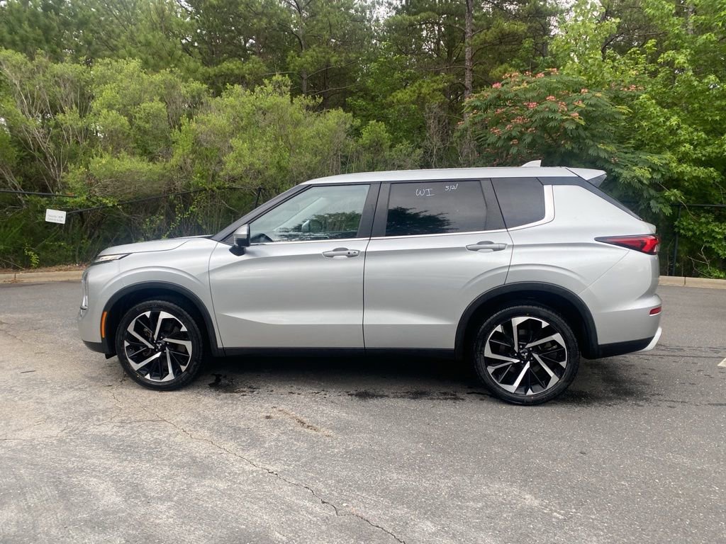 Used 2024 Mitsubishi Outlander SE AWD/4WD image 7