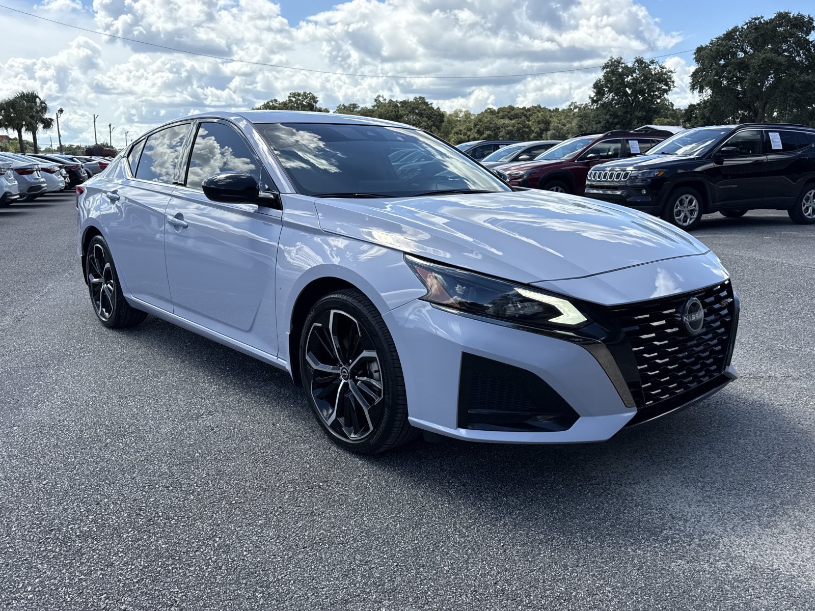 Used 2025 Nissan Altima 2.5 SR w/ SR Premium Package FWD image 7
