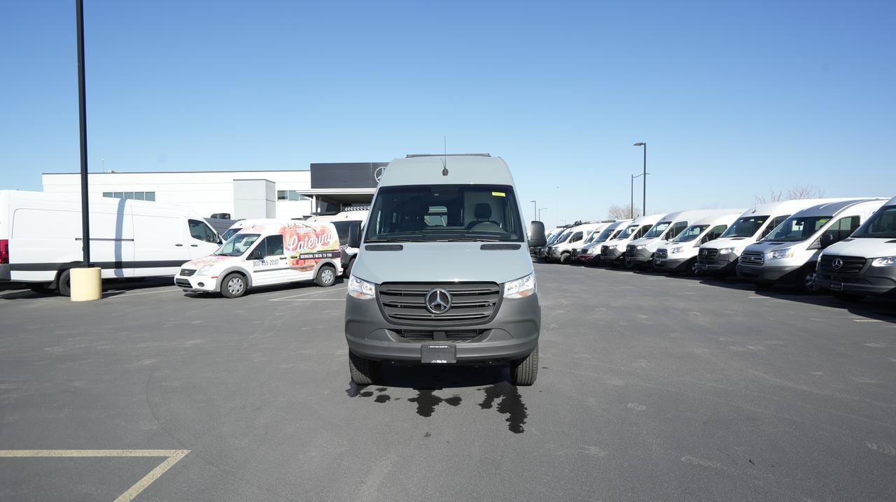 Used 2022 Mercedes-Benz Sprinter 2500 image 2