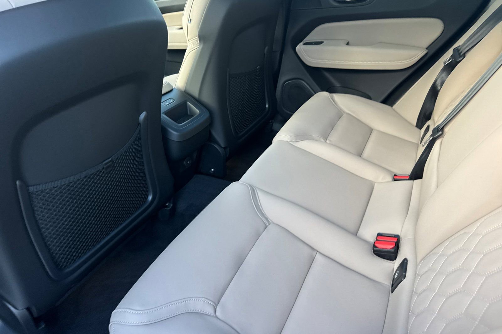 New 2026 Volvo XC60 B5 Plus w/ Climate Package image 4