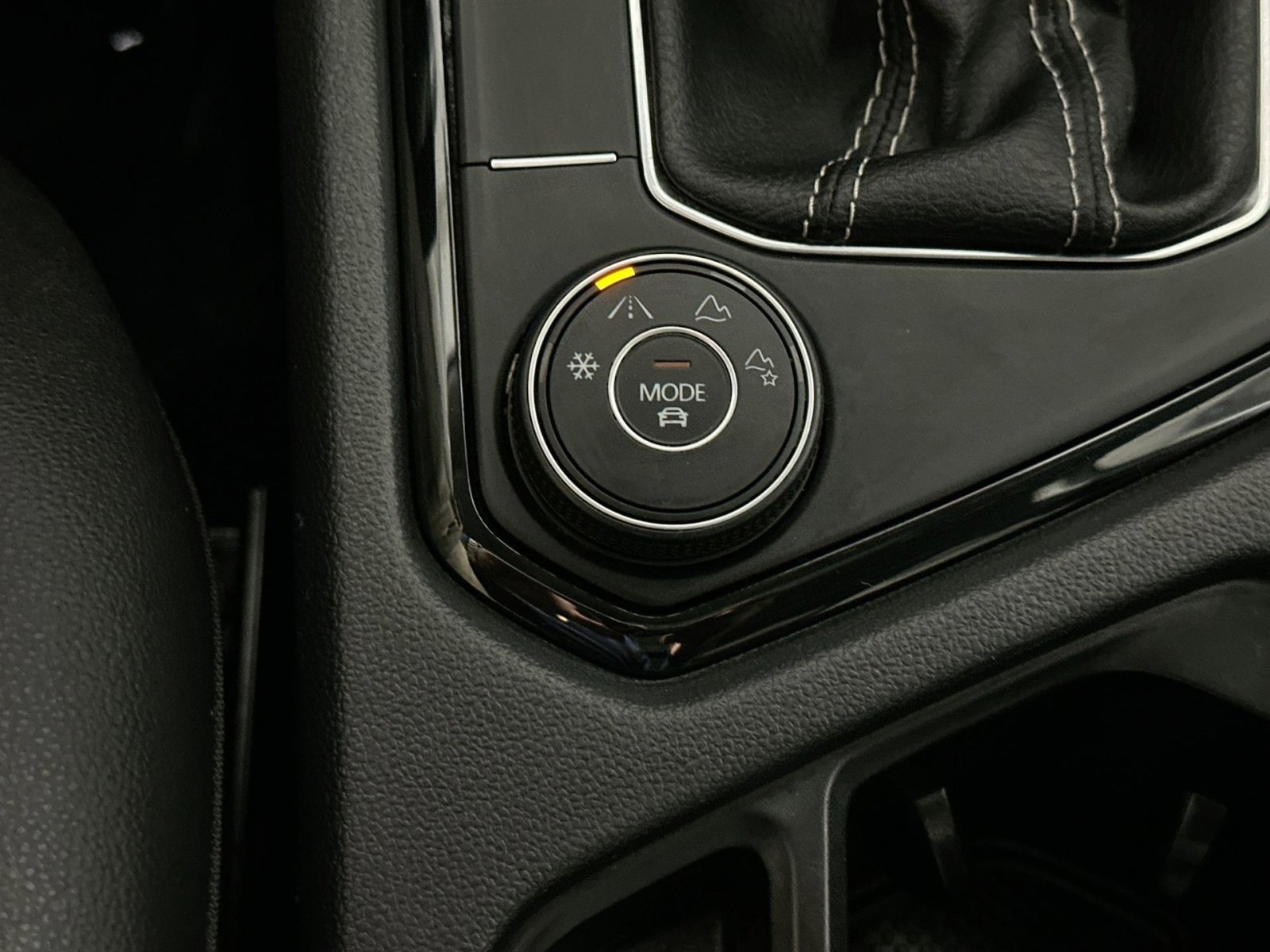 Used 2022 Volkswagen Taos SEL image 30