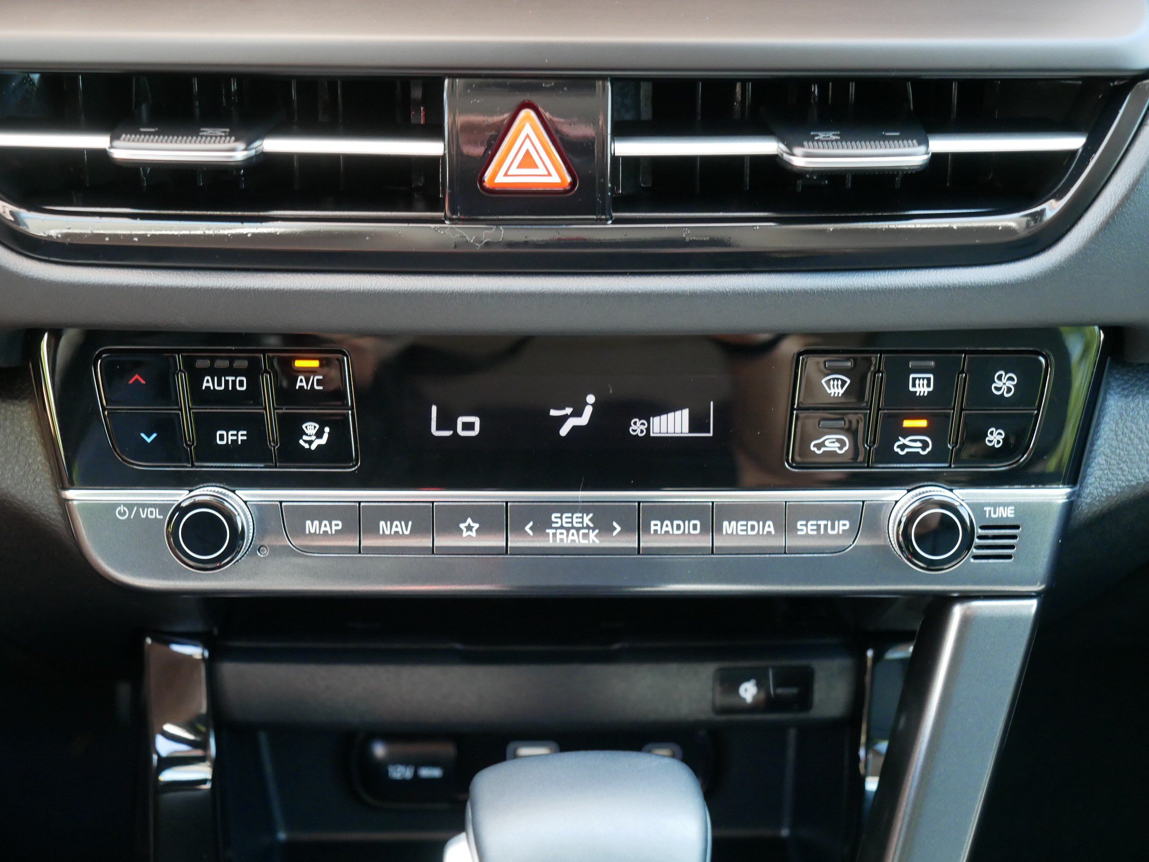 Certified 2024 Kia Seltos SX w/ SX Sunroof Package AWD/4WD image 23