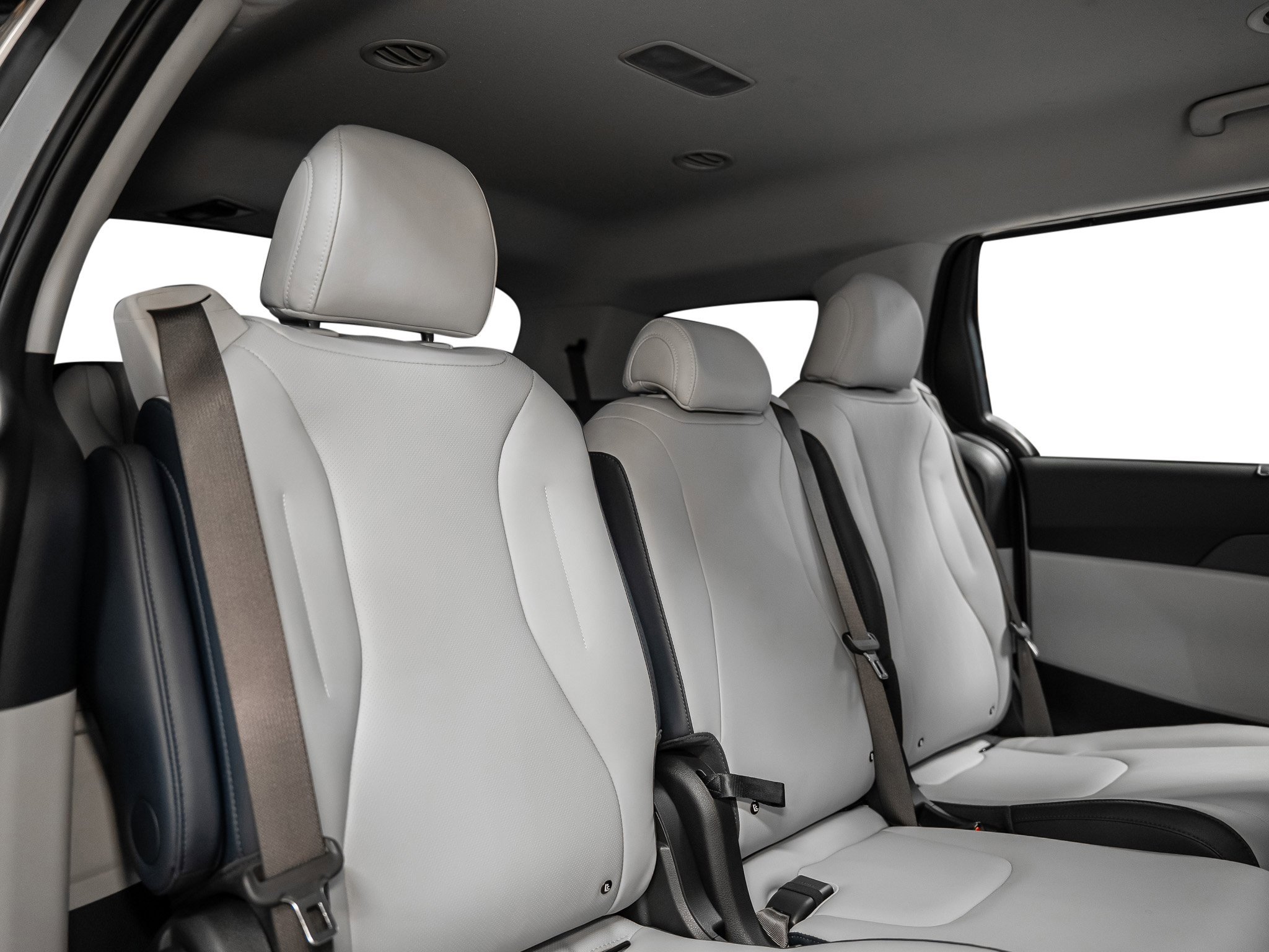 Used 2025 Kia Carnival EX image 35