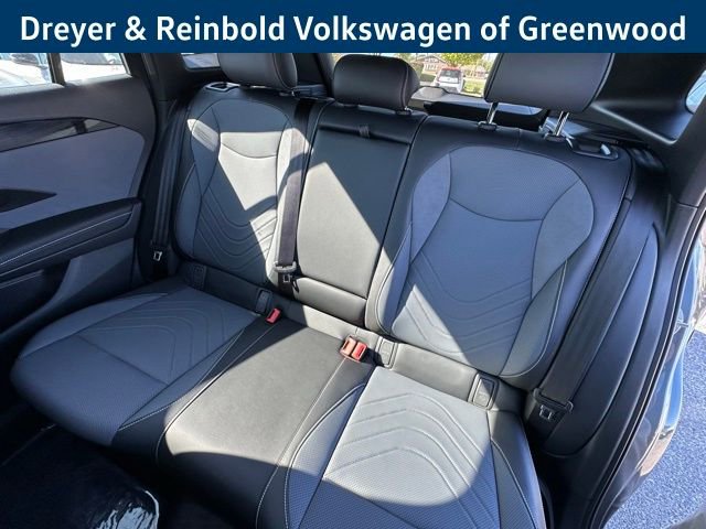 New 2025 Volkswagen Tiguan SE R-Line image 36