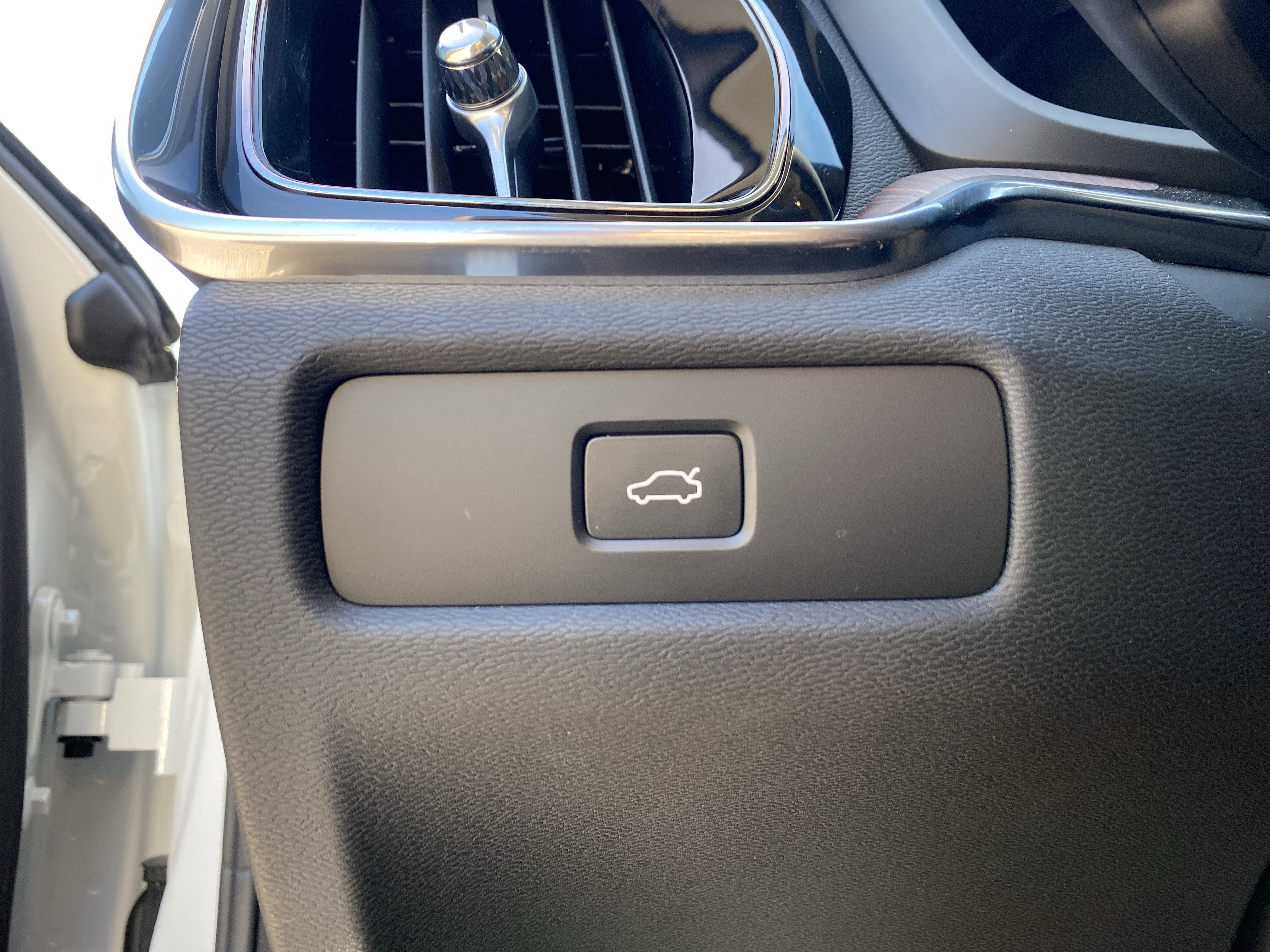 Used 2025 Volvo V60 B5 Cross Country Plus image 27