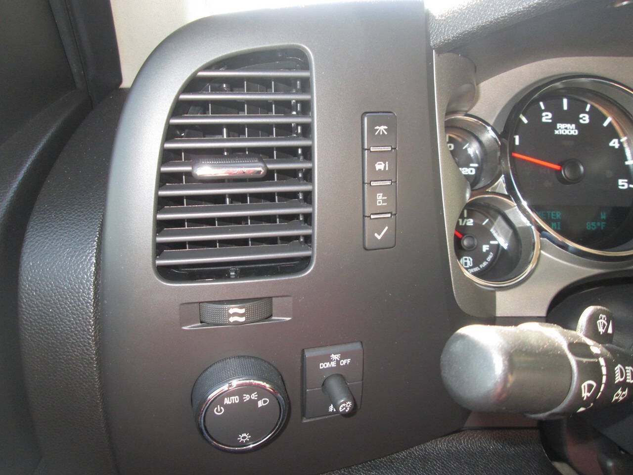 Used 2011 Chevrolet Silverado 2500 LT w/ Interior Plus Package AWD/4WD image 28