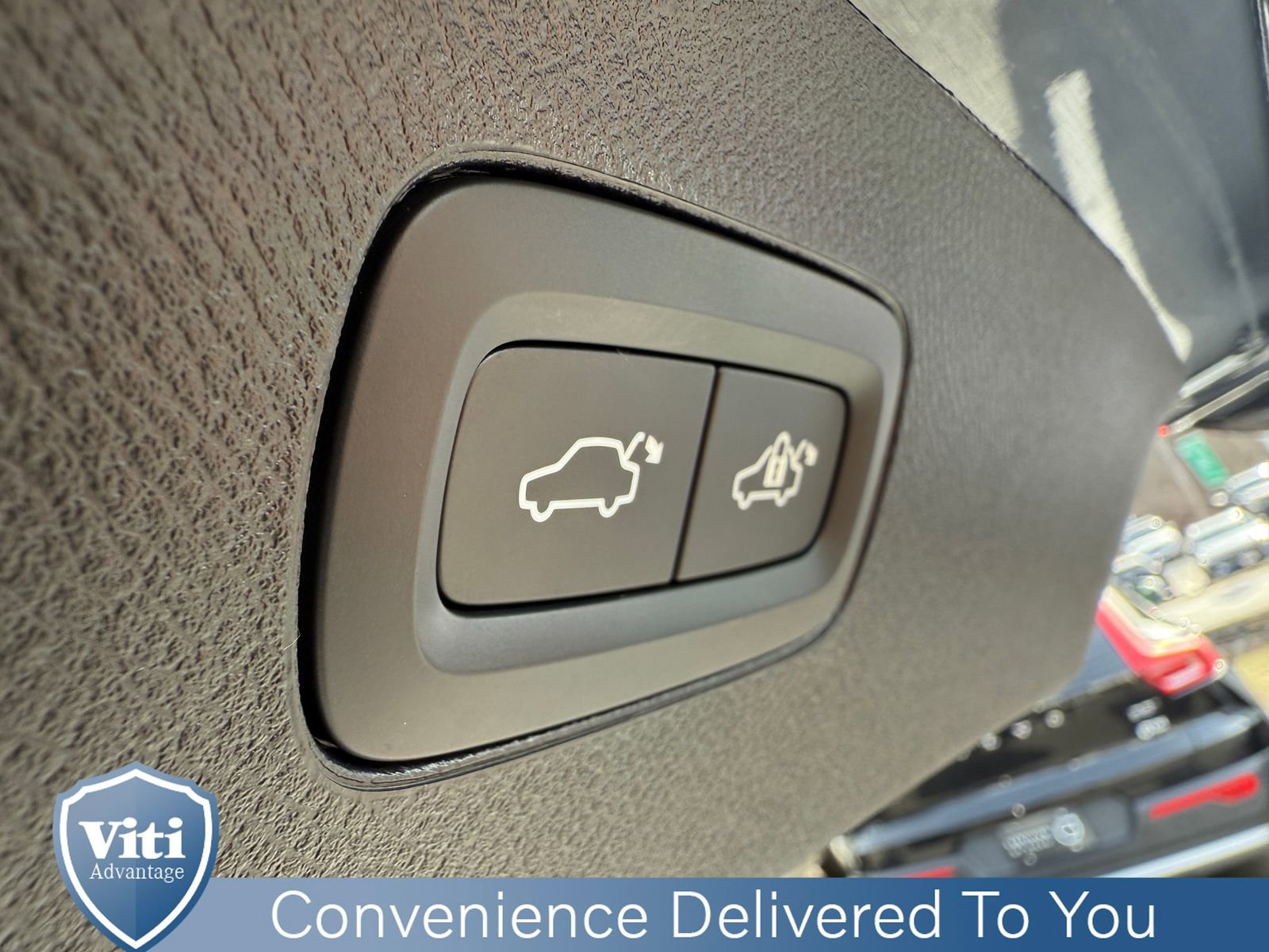 Certified 2024 Volvo XC90 B6 Ultimate w/ Protection Package Premier image 25