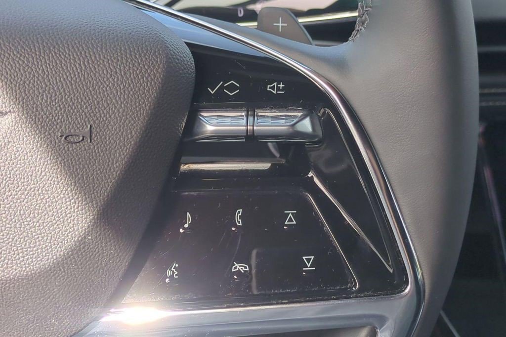 Certified 2025 Cadillac Escalade ESV Luxury RWD image 20