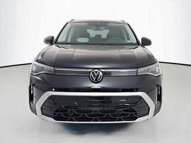 Used 2025 Volkswagen Taos SEL AWD/4WD image 2