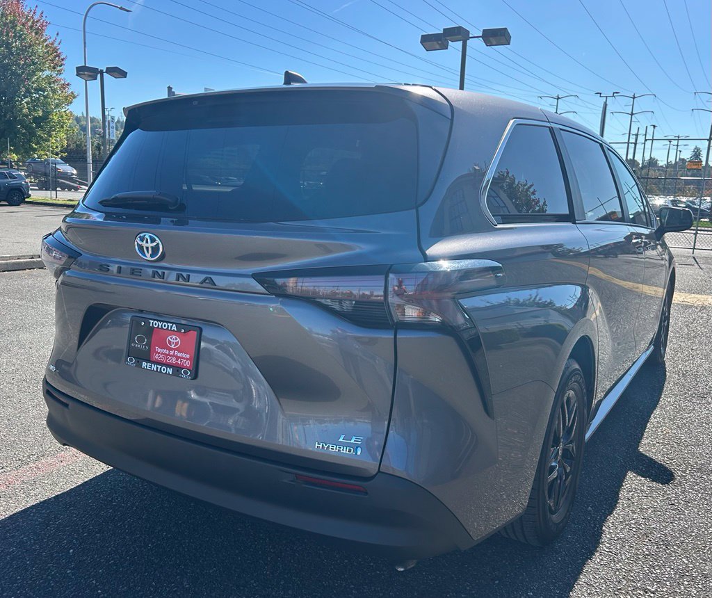 Certified 2024 Toyota Sienna LE AWD/4WD image 5