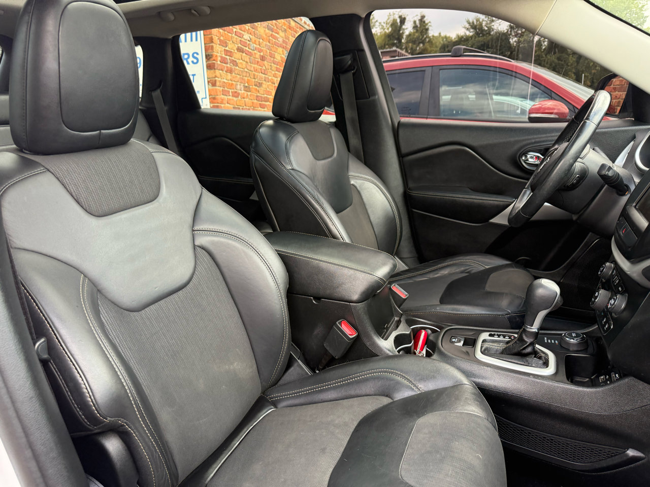 Used 2018 Jeep Cherokee Latitude Plus w/ Comfort/Convenience Group image 30