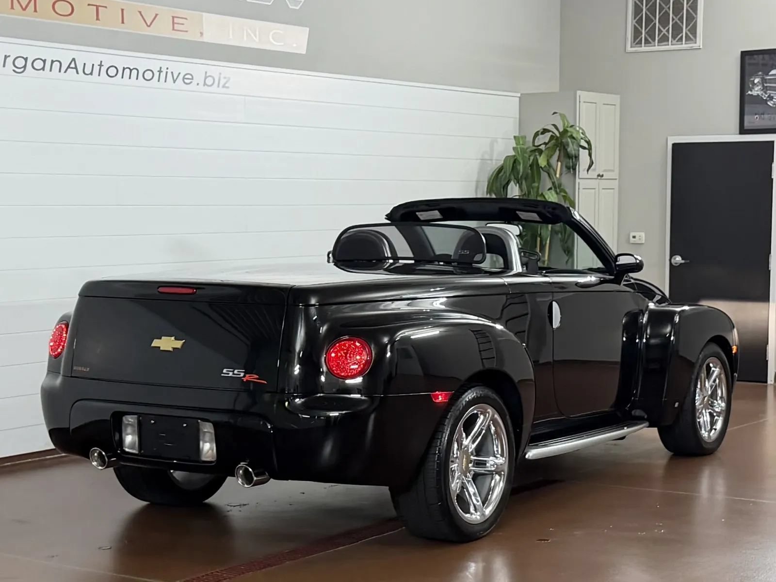 Used 2006 Chevrolet SSR w/ Preferred Equipment Group RWD image 3