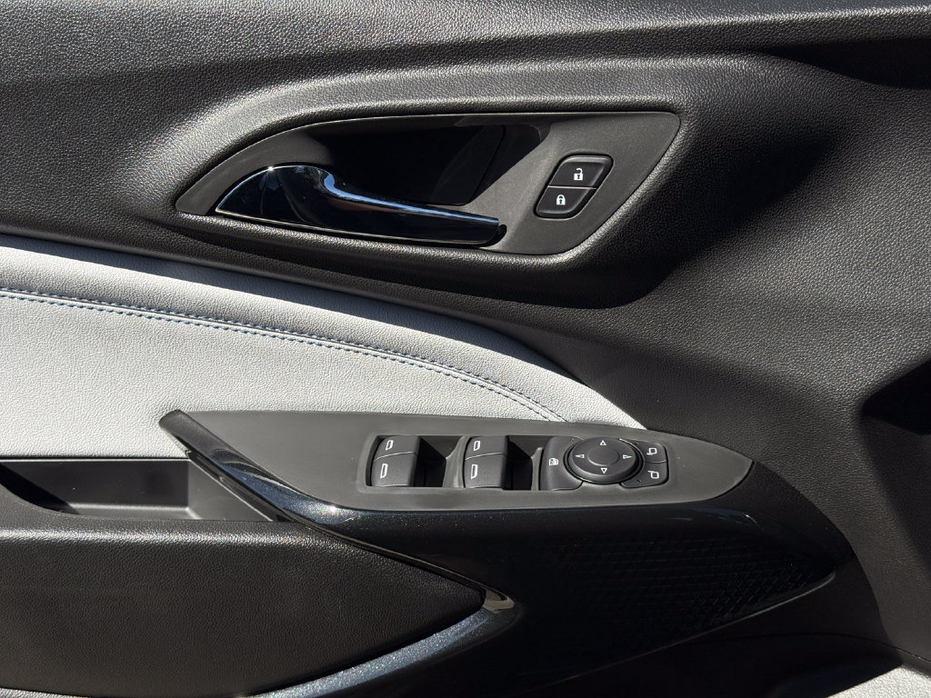 New 2026 Chevrolet Trax LT w/ LT Convenience Package FWD image 17