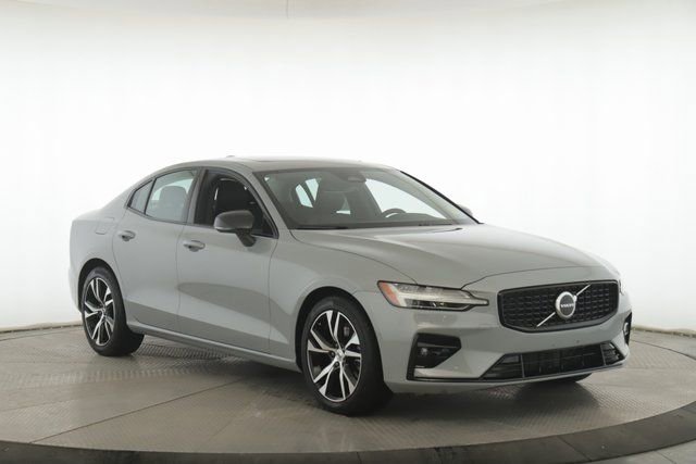Used 2025 Volvo S60 B5 Core AWD/4WD image 2