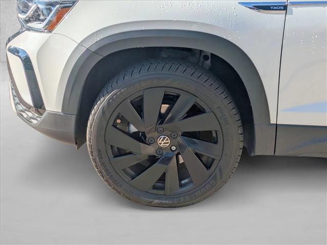 Used 2024 Volkswagen Taos SEL image 23