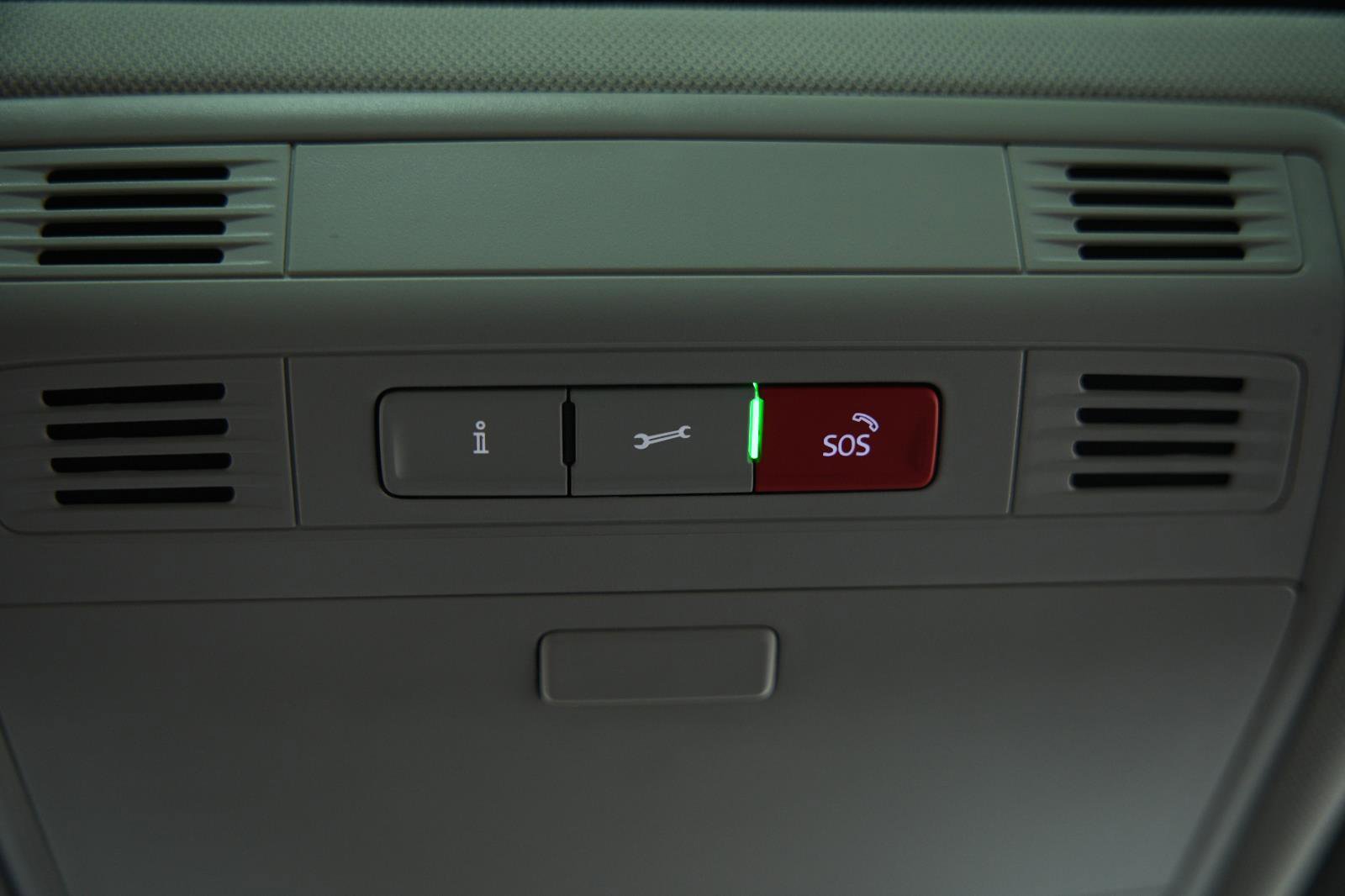 Used 2025 Volkswagen Jetta SE image 39