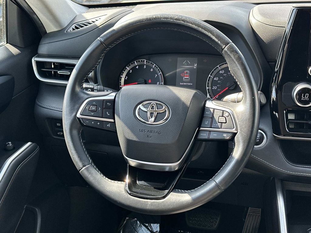Used 2021 Toyota Highlander LE image 14