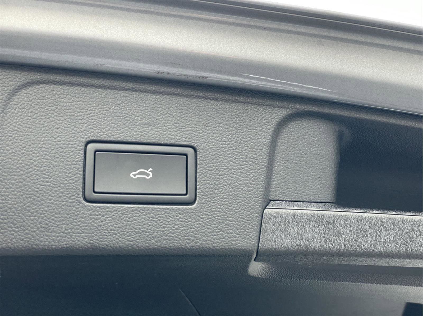 Used 2025 Volkswagen Atlas SEL image 10