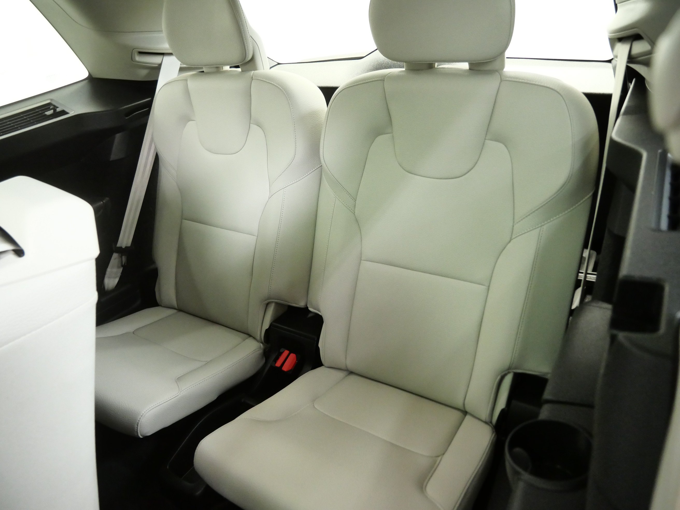 Used 2024 Volvo XC90 T8 Plus w/ Protection Package Premier AWD/4WD image 18