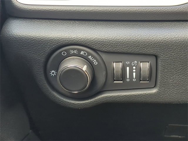 New 2026 Chrysler Voyager LX image 28