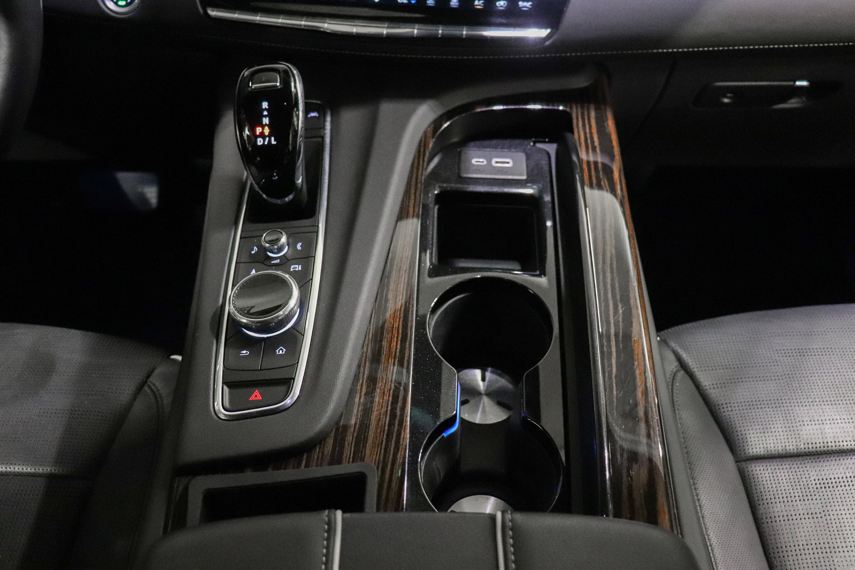 Used 2023 Cadillac Escalade ESV Premium Luxury AWD/4WD image 33