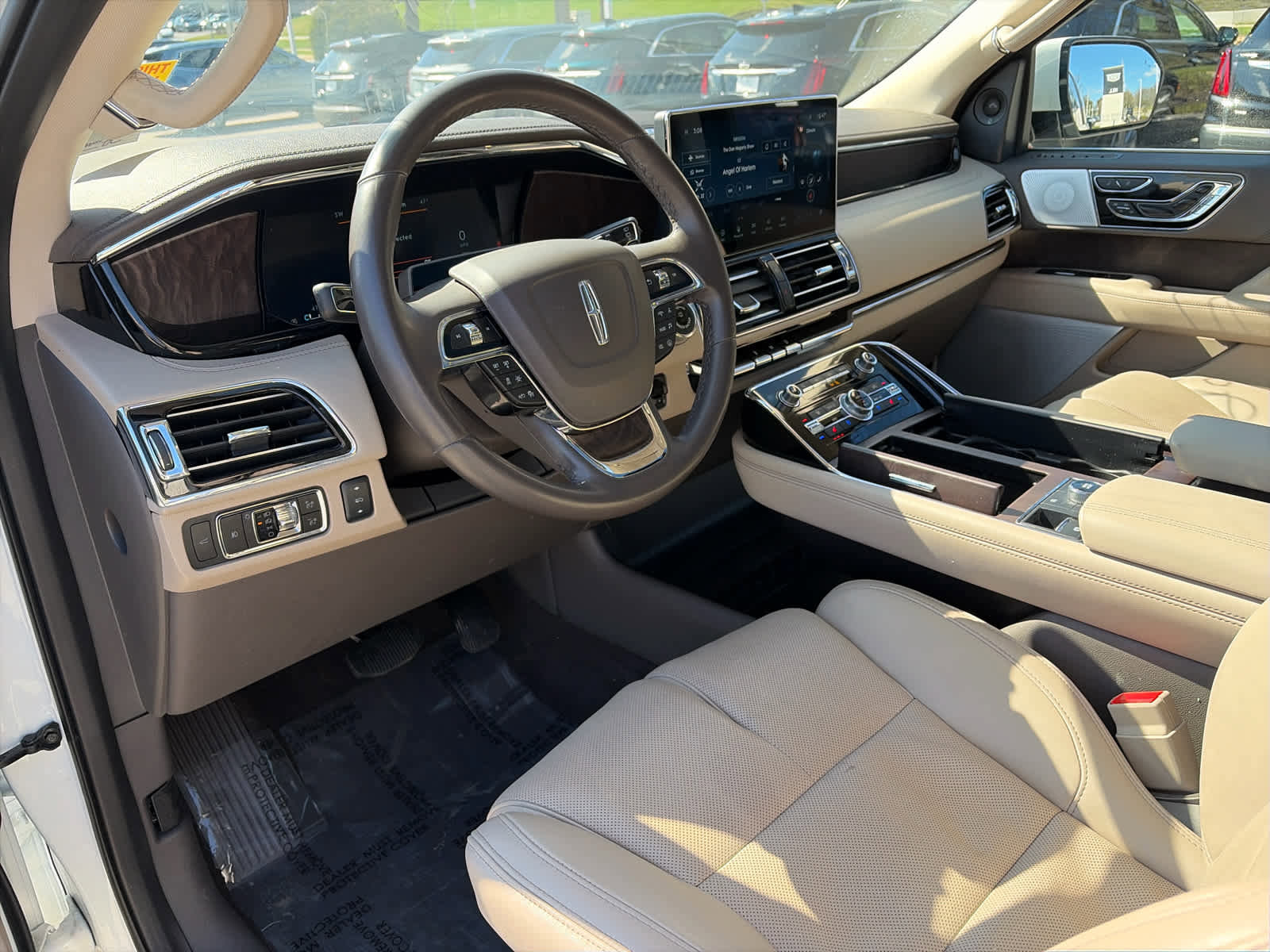 Used 2024 Lincoln Navigator L Reserve image 14