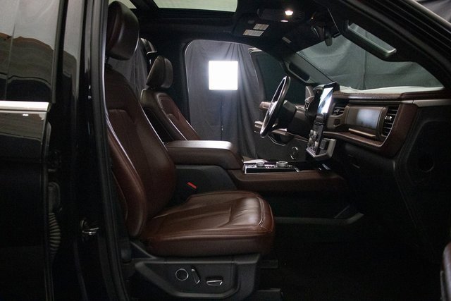 Used 2022 Ford Expedition Limited image 16
