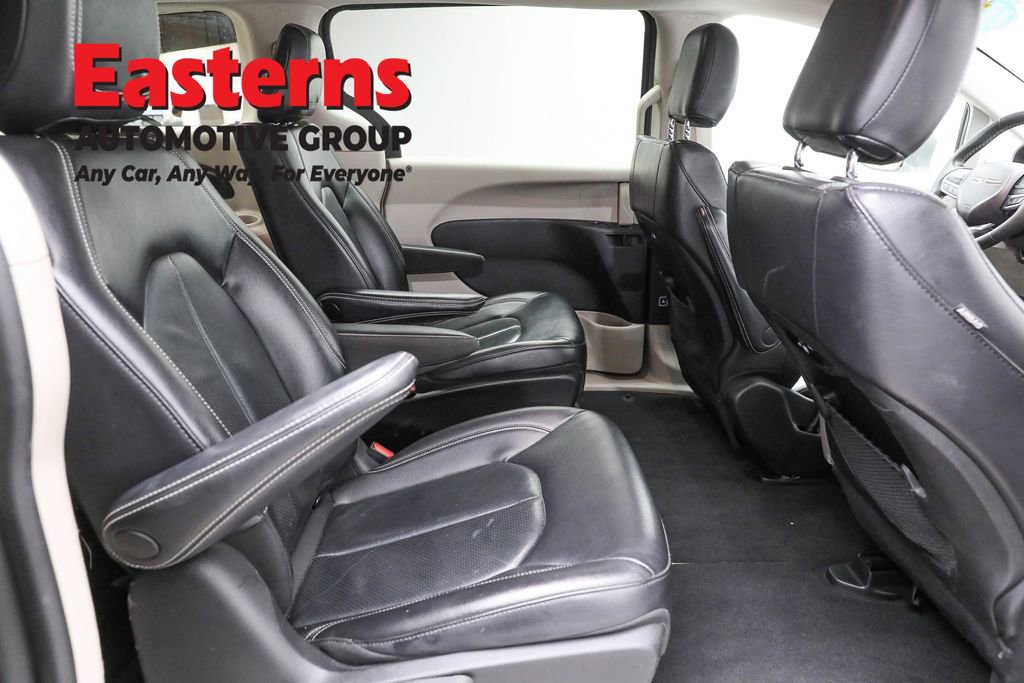 Used 2022 Chrysler Pacifica Touring-L image 23