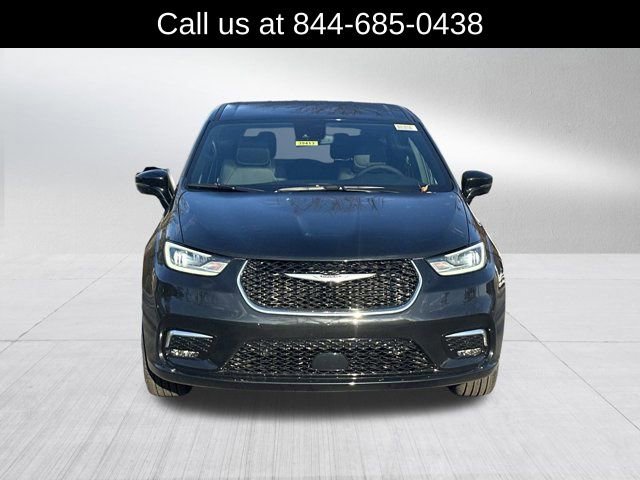 New 2026 Chrysler Pacifica Select image 2