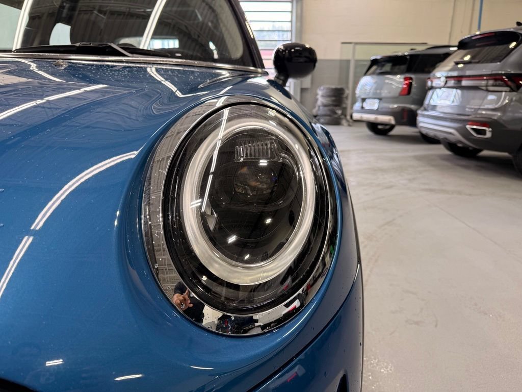 Certified 2024 MINI Cooper 4-Door Hardtop FWD image 9