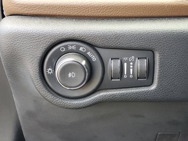 Used 2017 Chrysler Pacifica Limited w/ UConnect Theater Package image 17