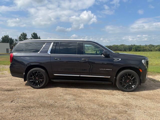 Used 2024 GMC Yukon XL SLT w/ SLT Premium Package AWD/4WD image 4