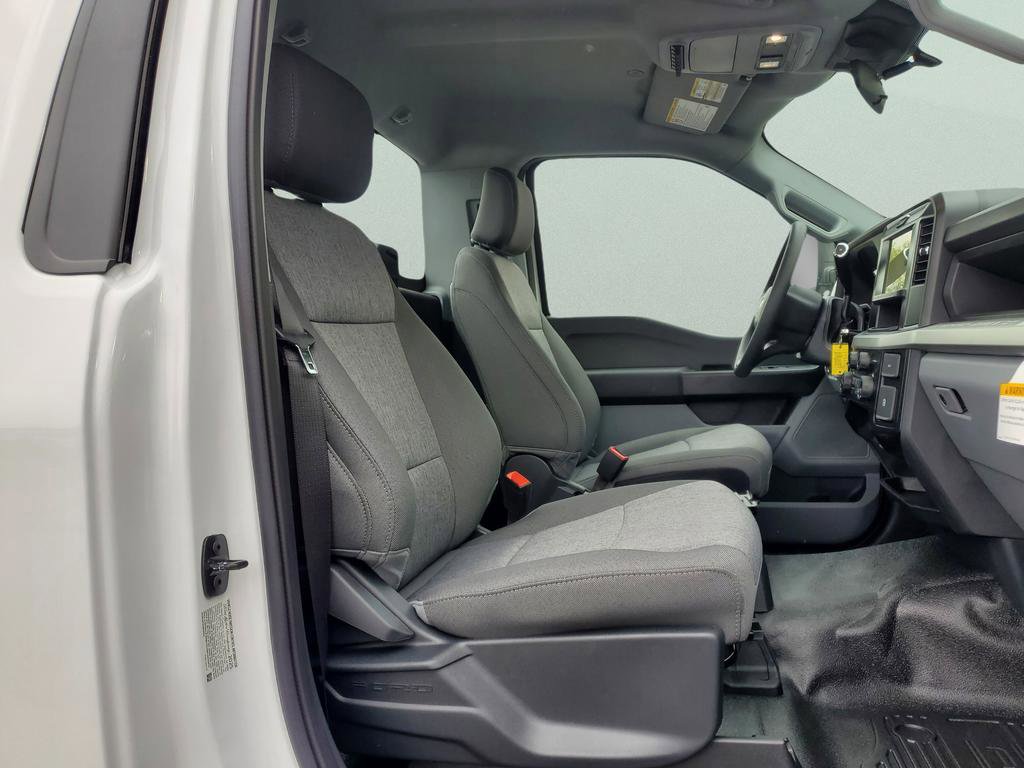 New 2025 Ford F550 4x4 Regular Cab Super Duty image 18