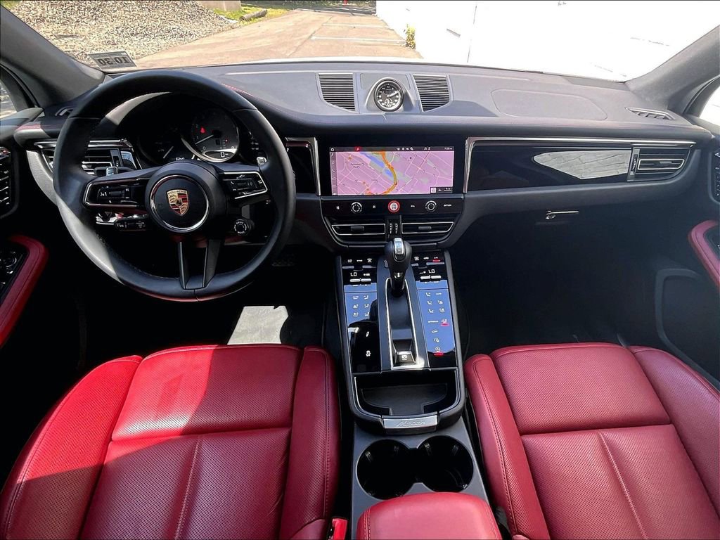 Certified 2025 Porsche Macan S AWD/4WD image 18