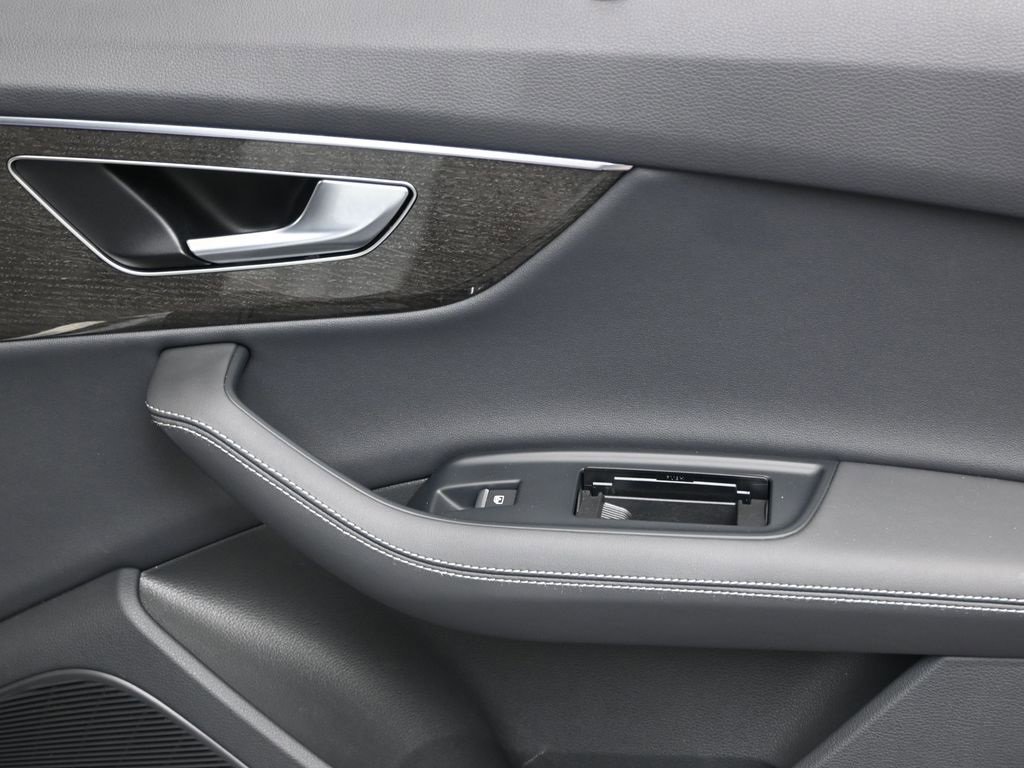 Used 2025 Audi Q7 3.0T Premium Plus w/ Premium Plus Package image 14