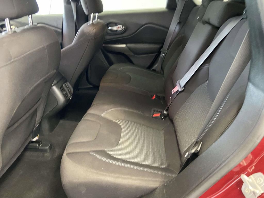 Used 2021 Jeep Cherokee Latitude AWD/4WD image 13