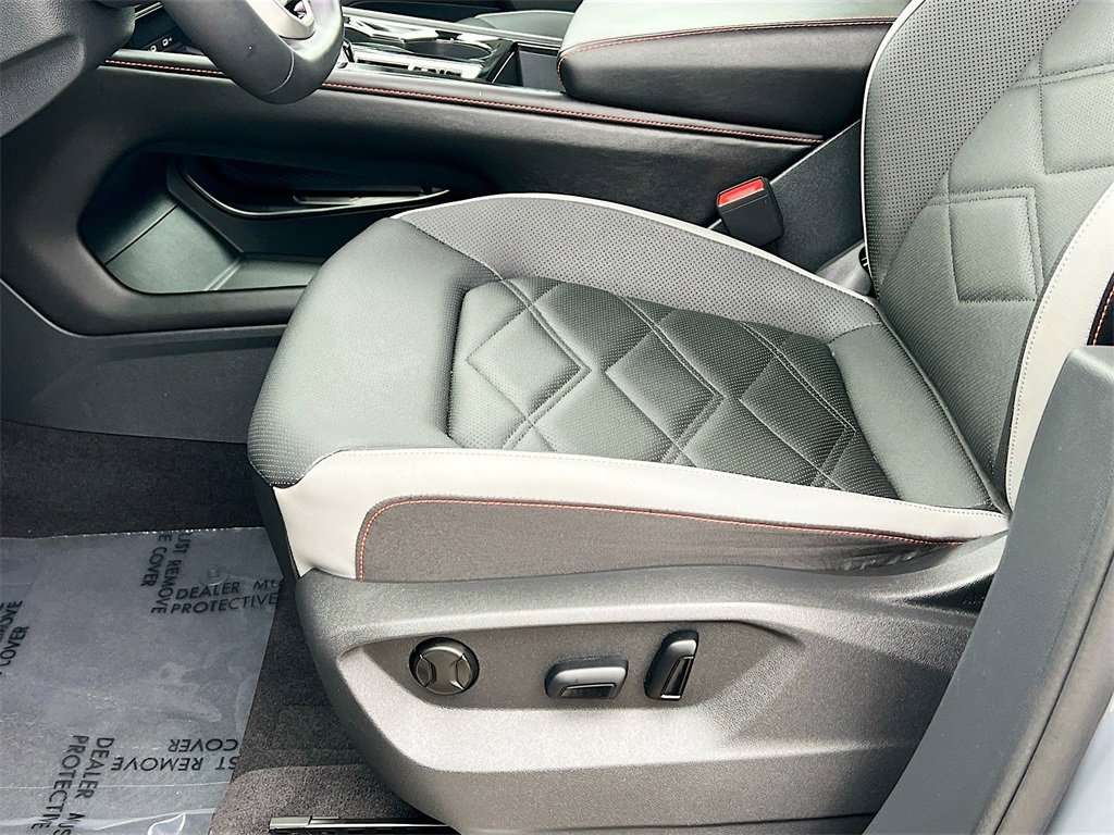 Used 2024 Volkswagen Atlas Peak Edition SE image 18