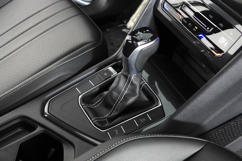 Certified 2023 Volkswagen Tiguan SE R-Line FWD image 14