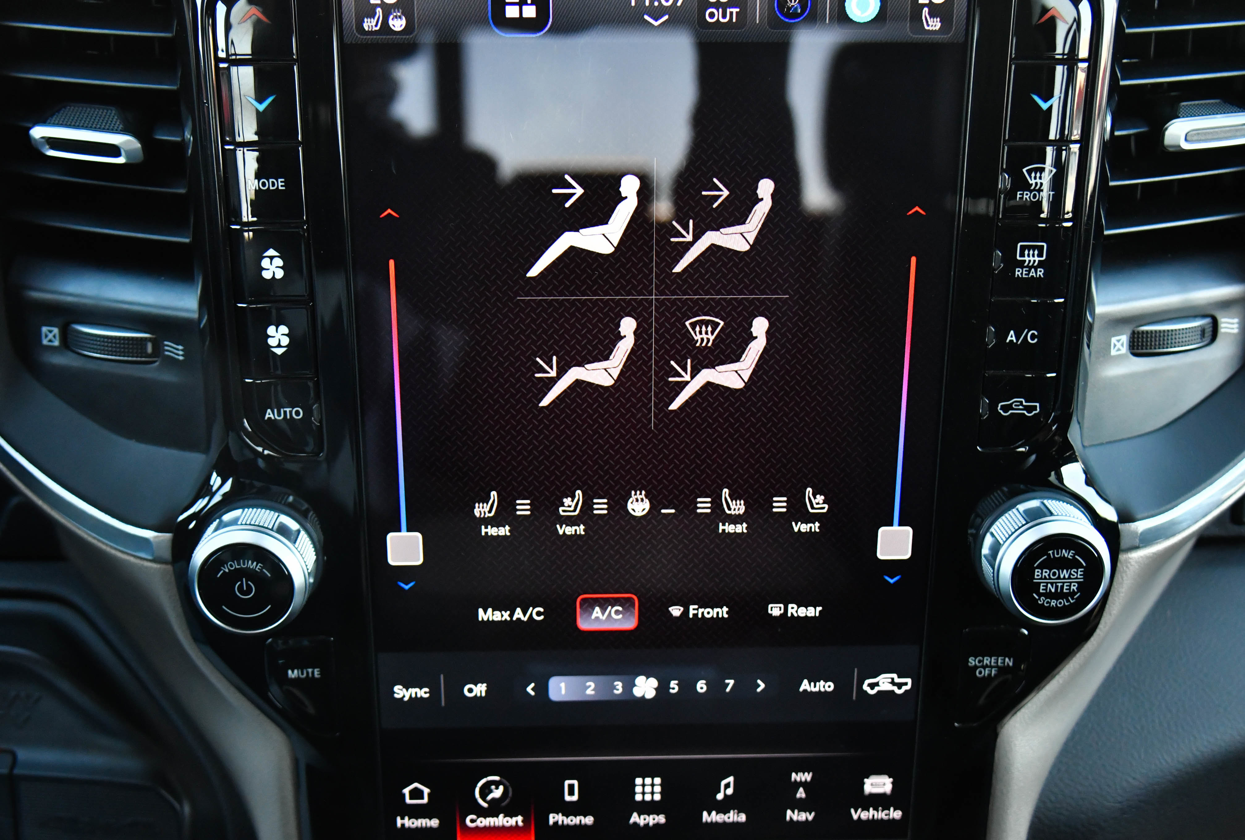 Used 2024 RAM 2500 Laramie image 27