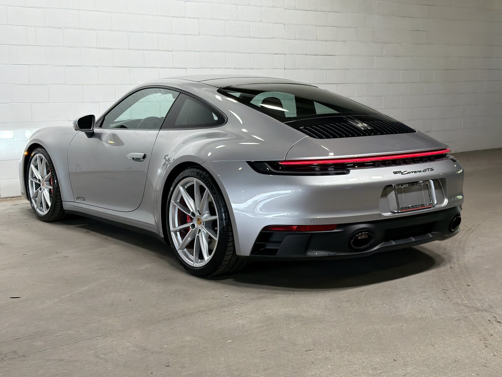 Certified 2024 Porsche 911 Carrera GTS RWD image 3