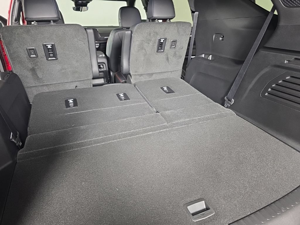 New 2027 Chevrolet Traverse RS w/ LPO, Floor Liner Package FWD image 34
