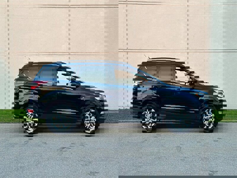 Used 2017 Ford Escape SE w/ Equipment Group 201A image 7