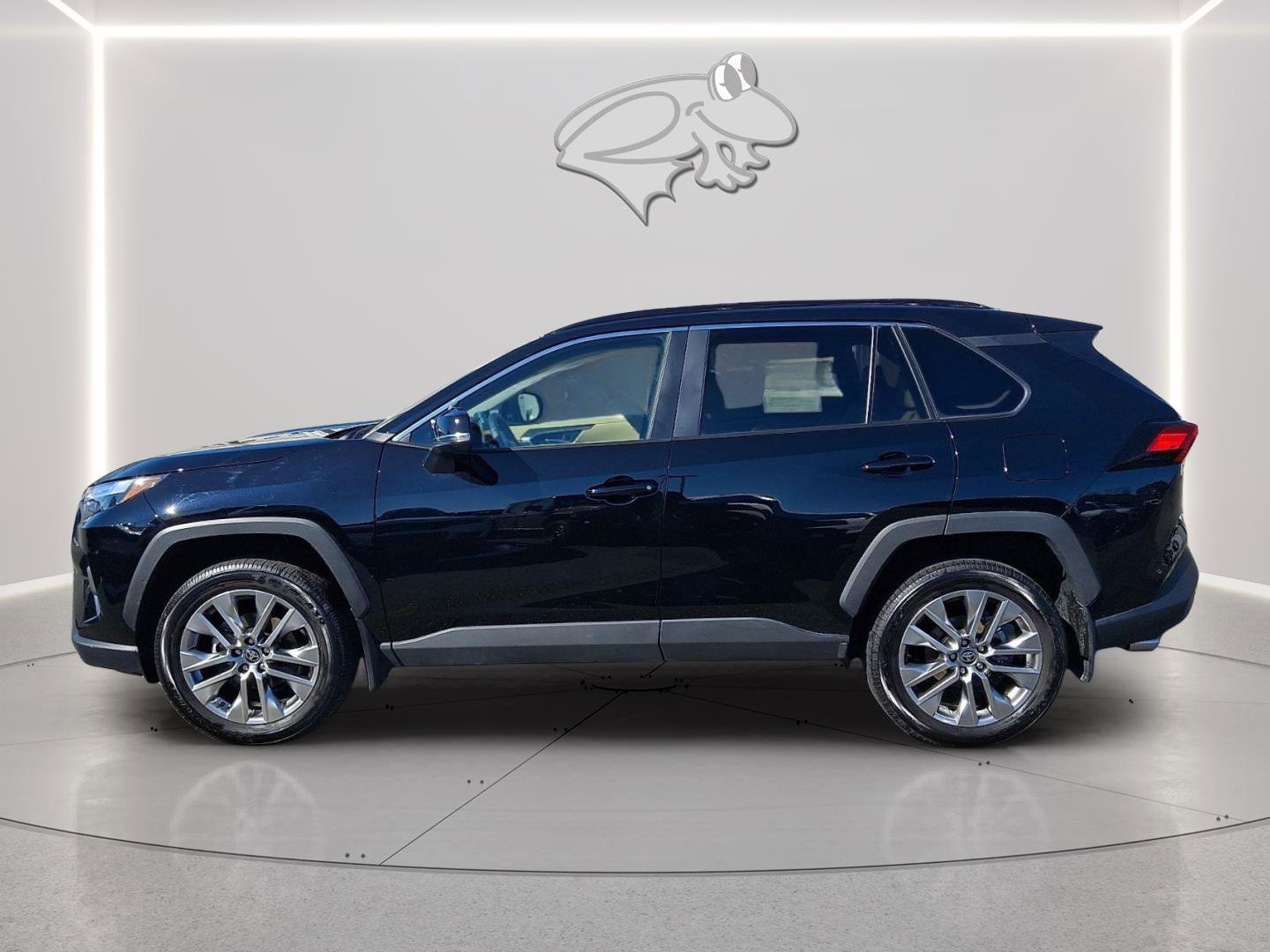 Used 2024 Toyota RAV4 XLE Premium image 8